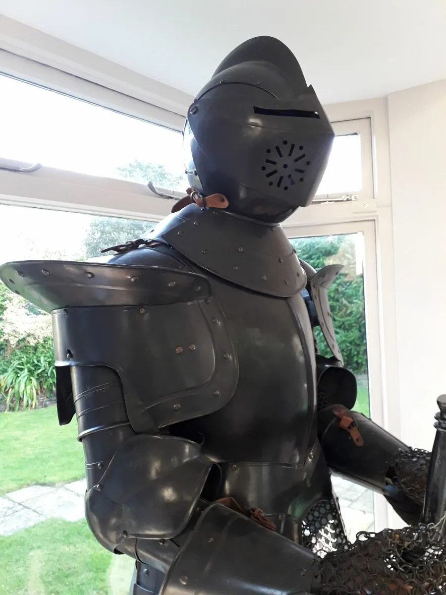 Suit of Armour (Gladiator / Medieval Knight) - Image 3