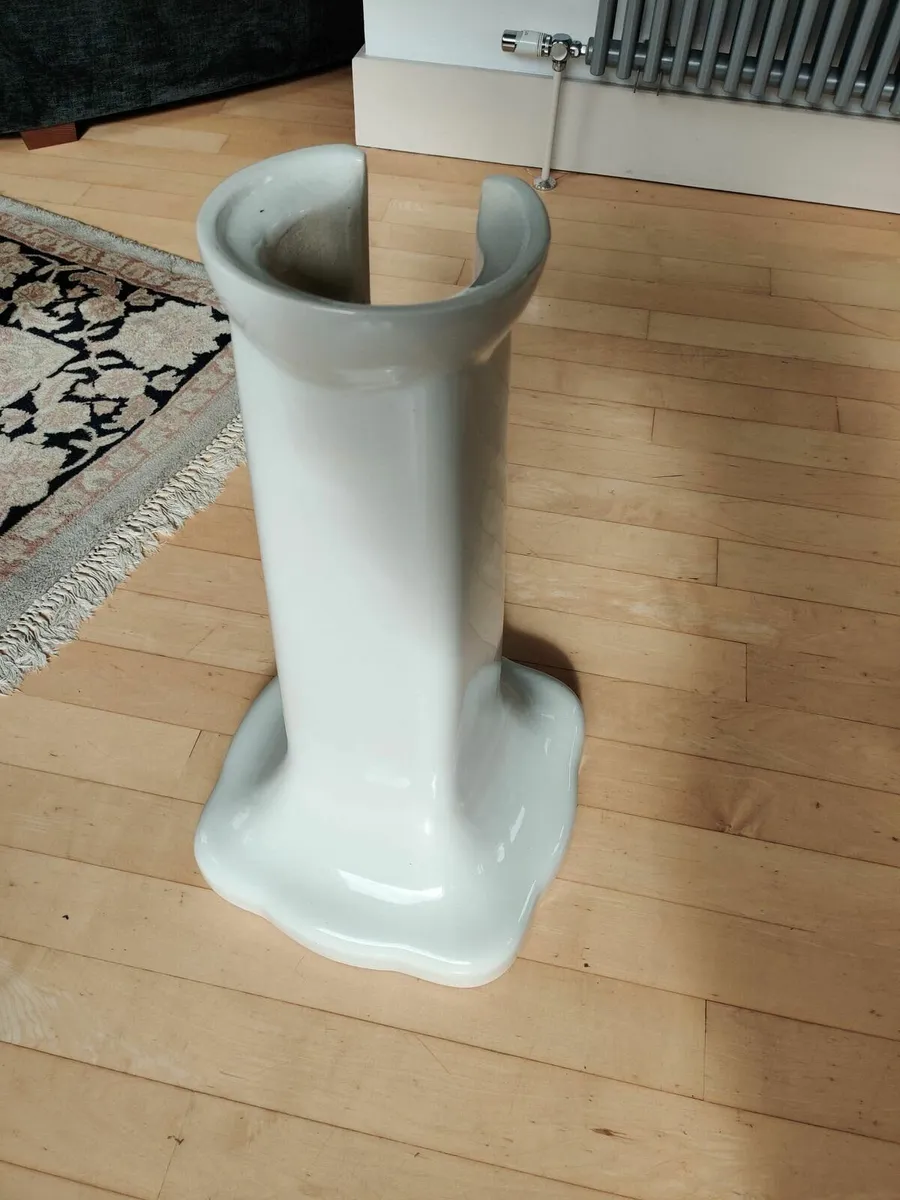 Pedestal (for a bathroom sink) - Image 1