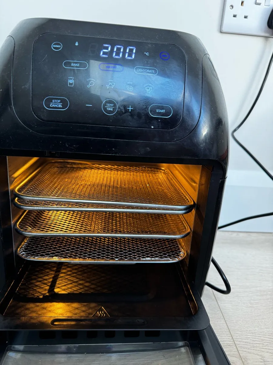 Chefman 5 in 1 Air Fryer Oven with Rotisserie - Image 1