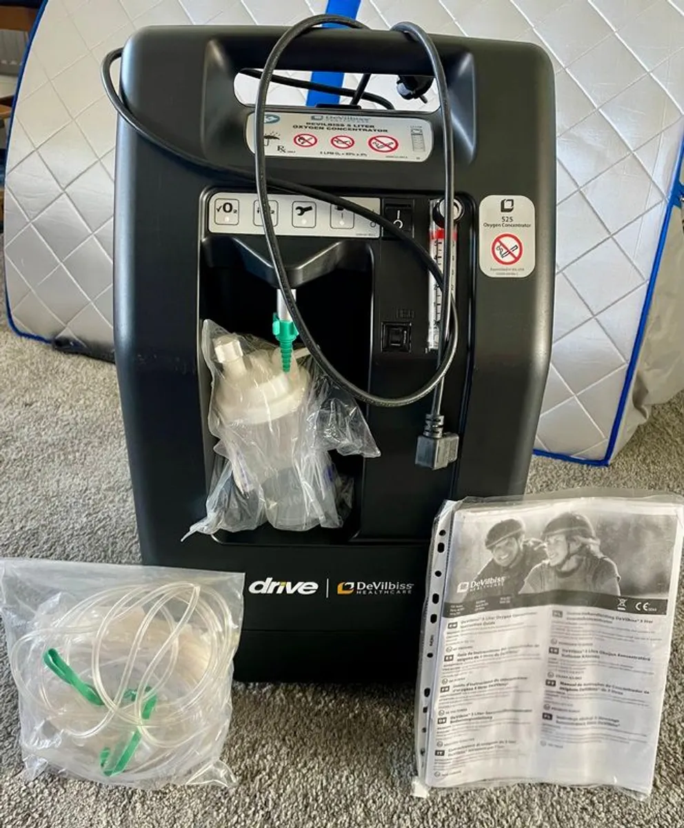 DeVilbiss 5L Oxygen Concentrator Like NEW - Image 1
