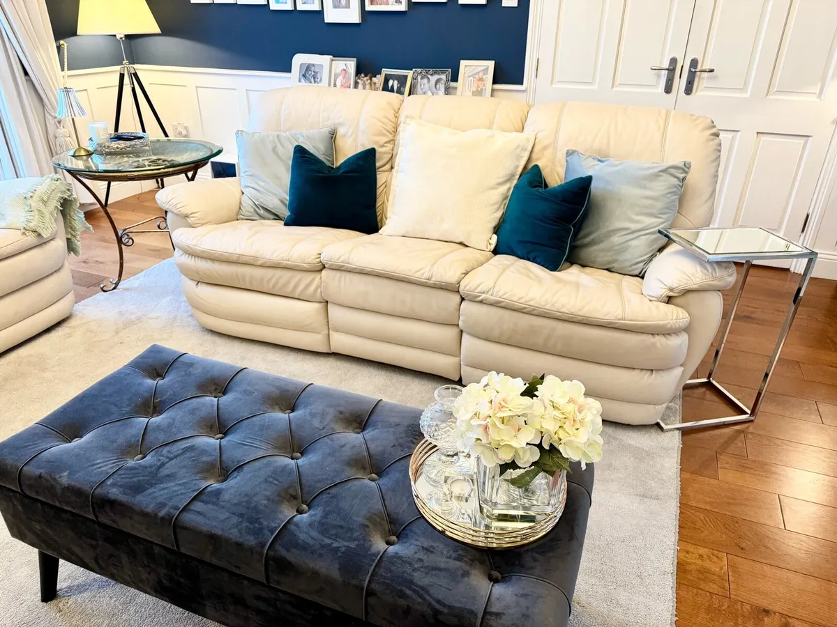 2x3 seater sofas in cream Italian leather. - Image 1
