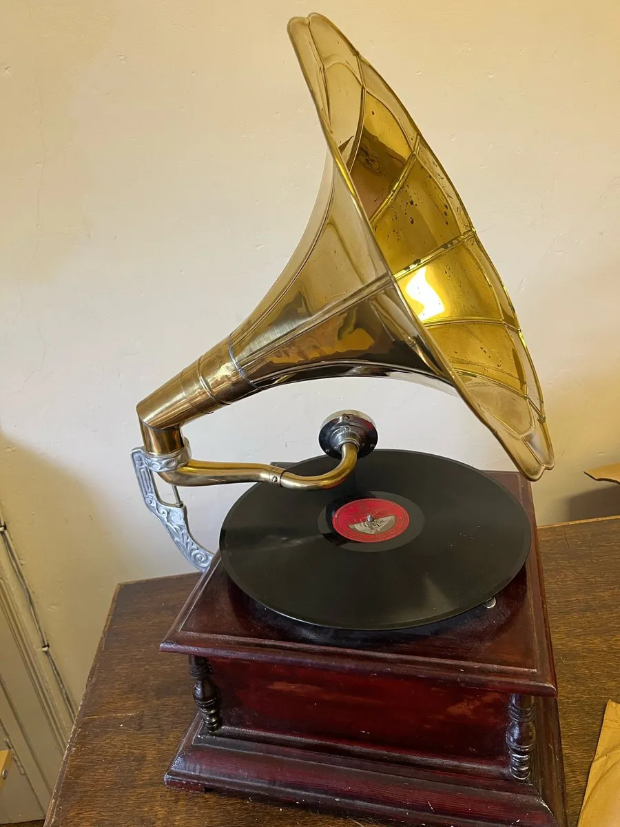Vintage record player - Image 1