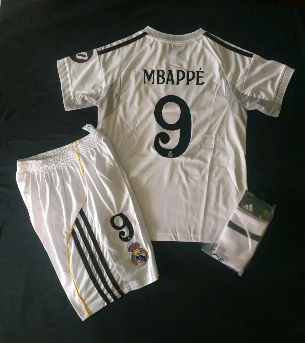 REAL MADRID 25/26(MBAPPE 9) KIDS FULL KIT . - Image 1