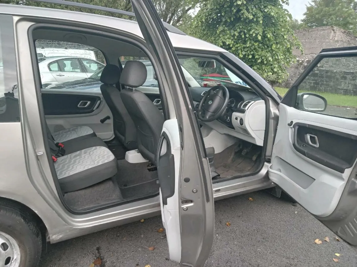 Skoda Roomster. 1.4 petrol - Image 3