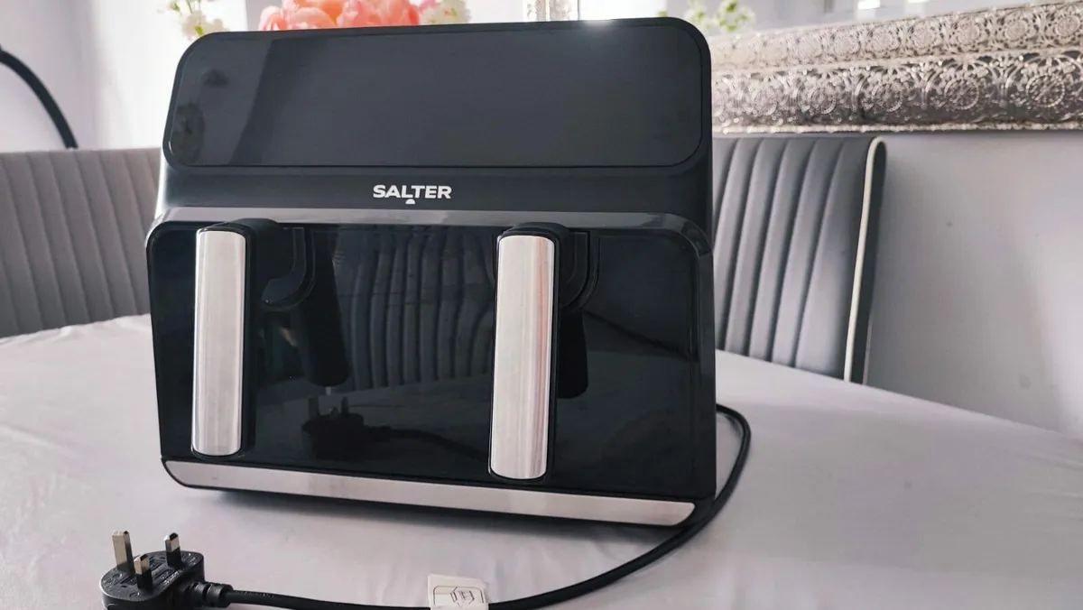 Air fryer - Image 1