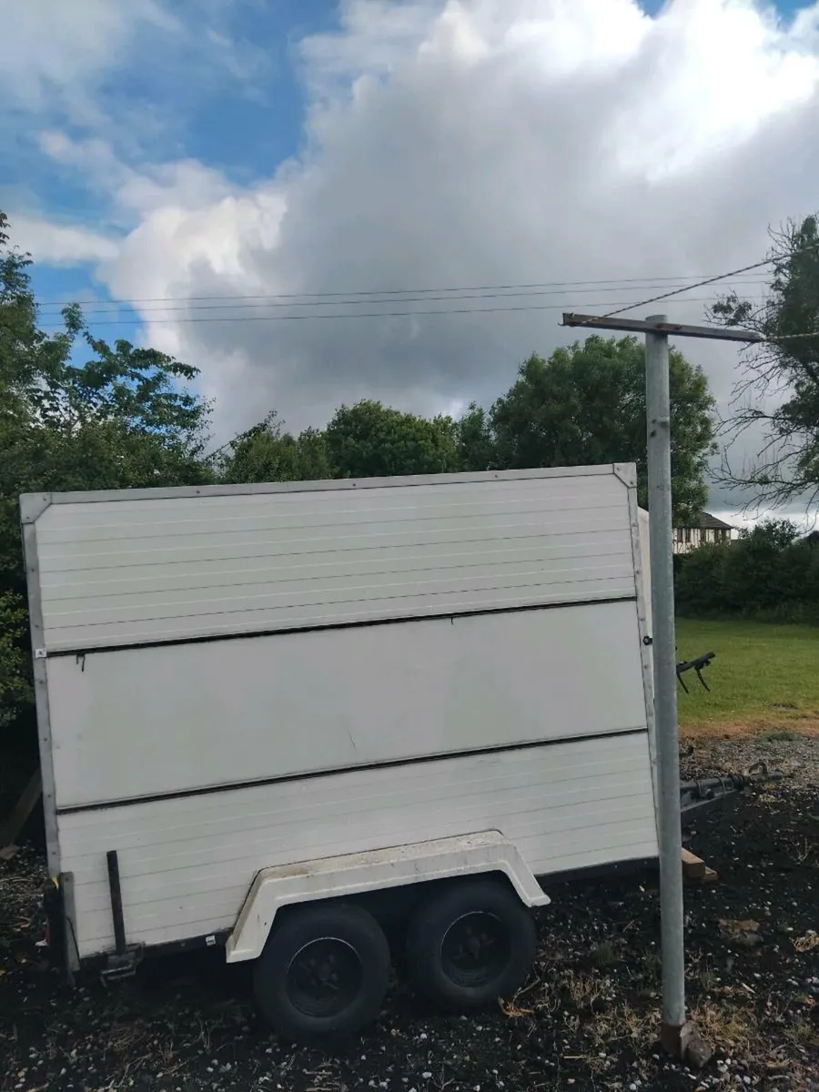 Trailer - Image 2