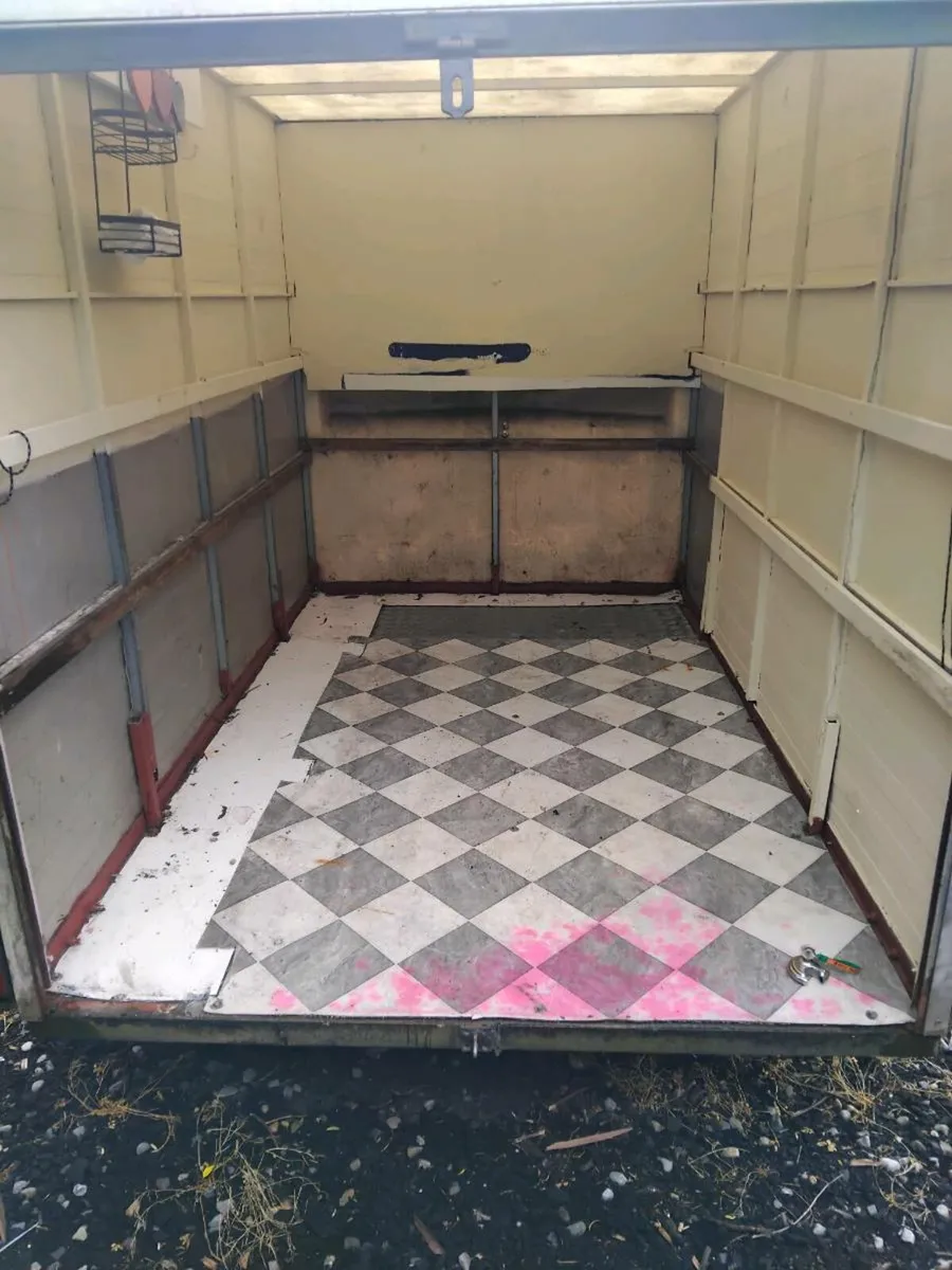 Trailer - Image 3