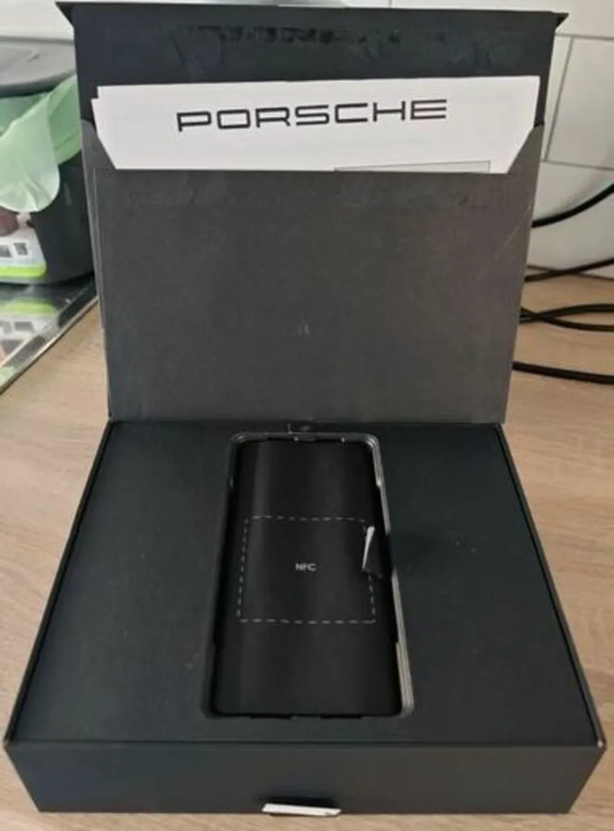 Honor Magic 6 RSR Porsche Design 1TB 24GB Ram - Image 4