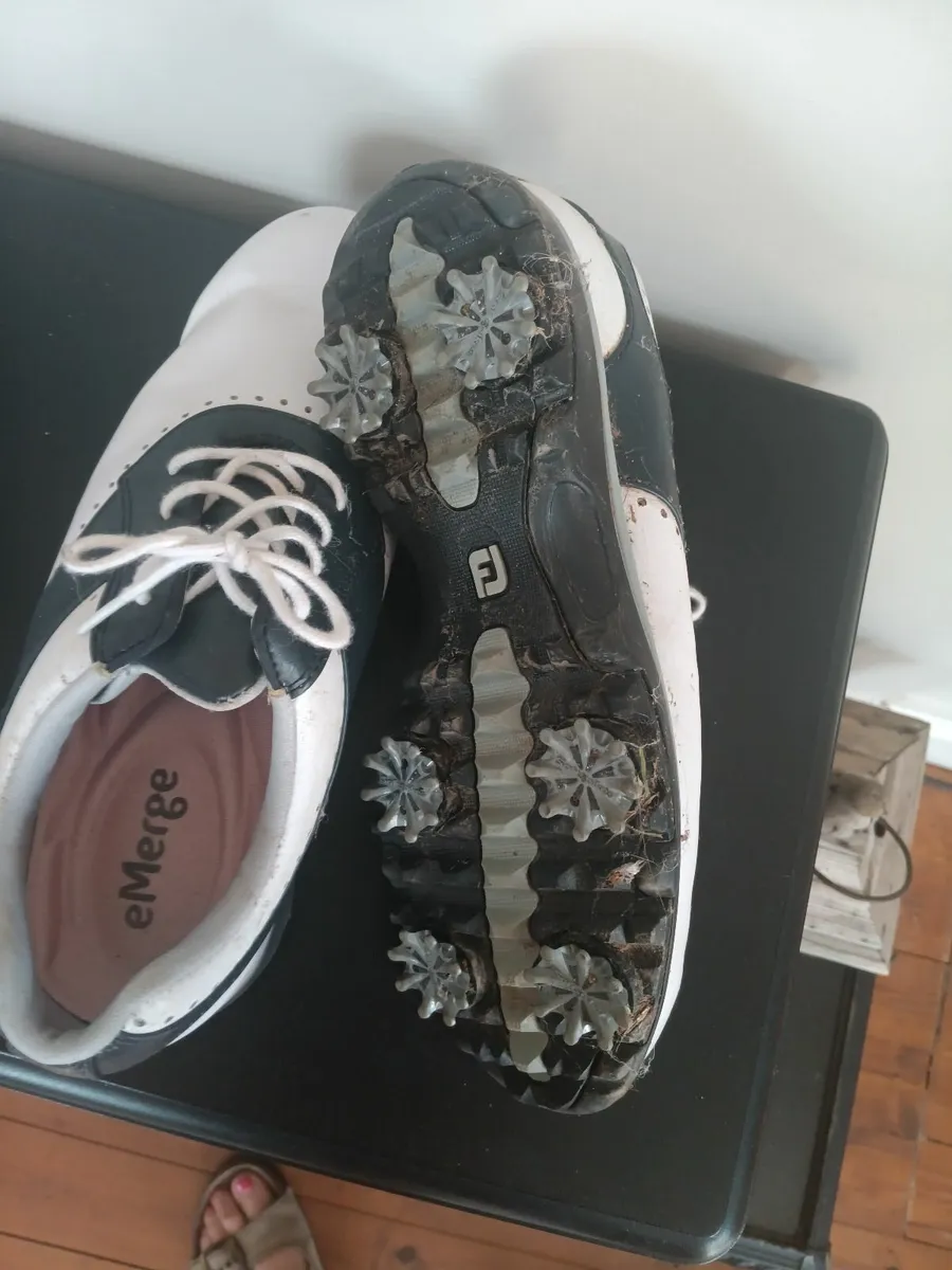 Golf shoes - Image 1