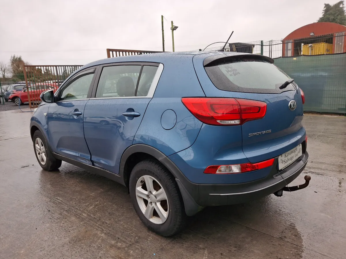 142 Kia Sportage  1.7L Diesel - Light Damage - Image 4