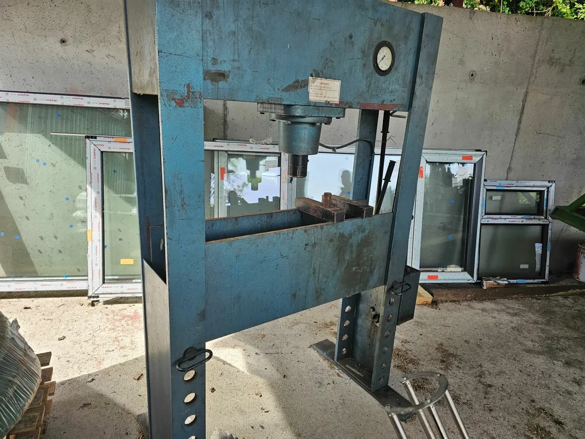 Hydraulic Press 60 Tonne - Image 1