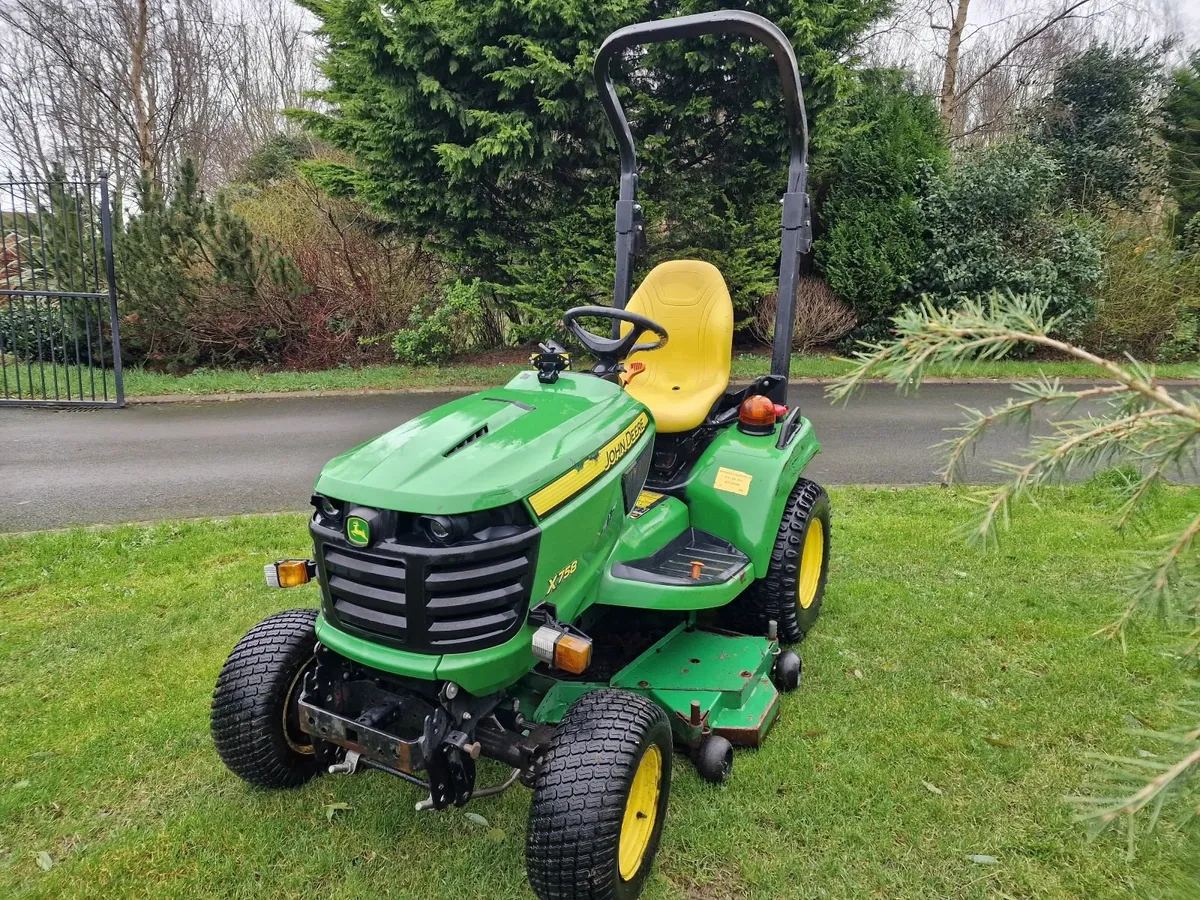John Deere X758 ride on mower lawnmower - Image 1