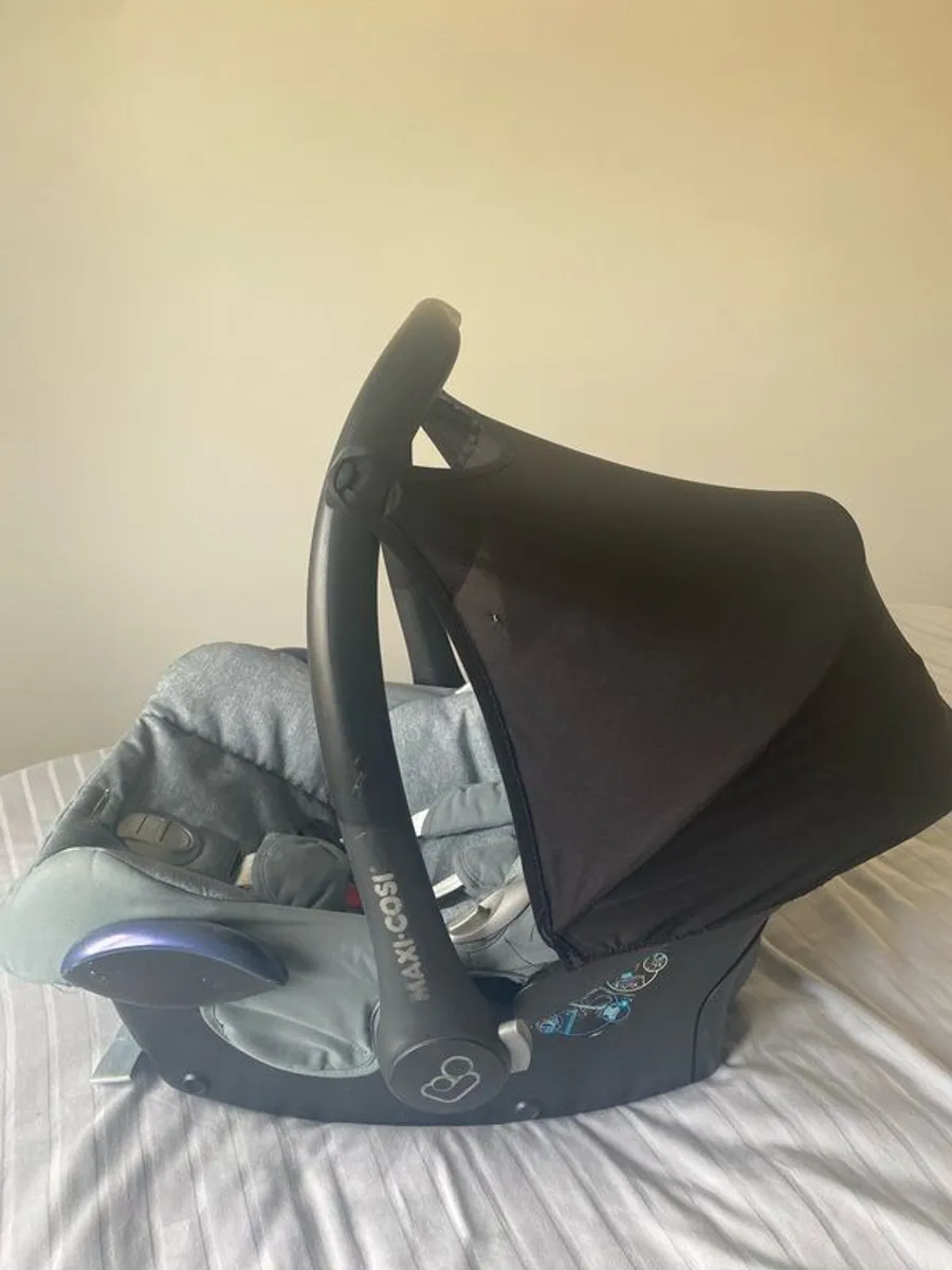 maxi cosi car seat and isofix - Image 2