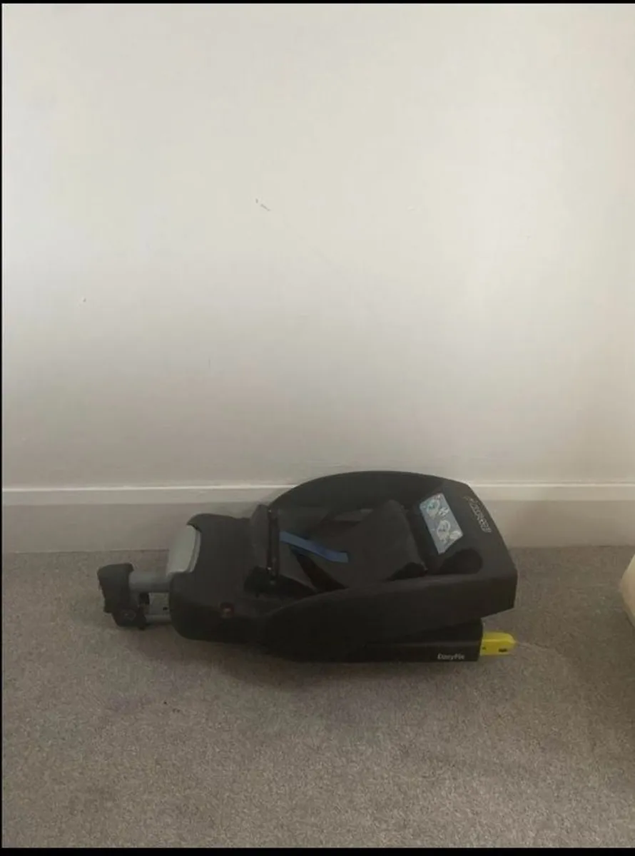 maxi cosi car seat and isofix - Image 3