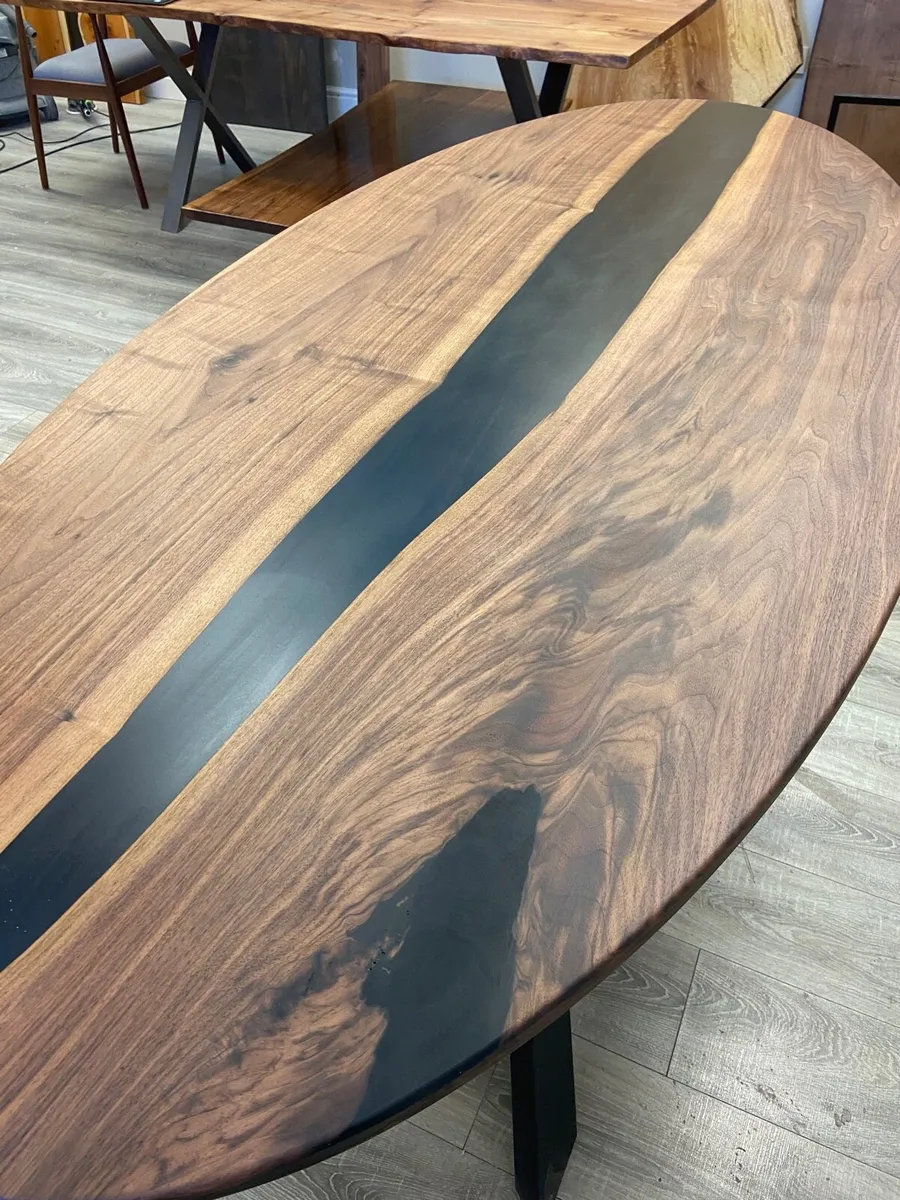 Walnut dining table - Image 1