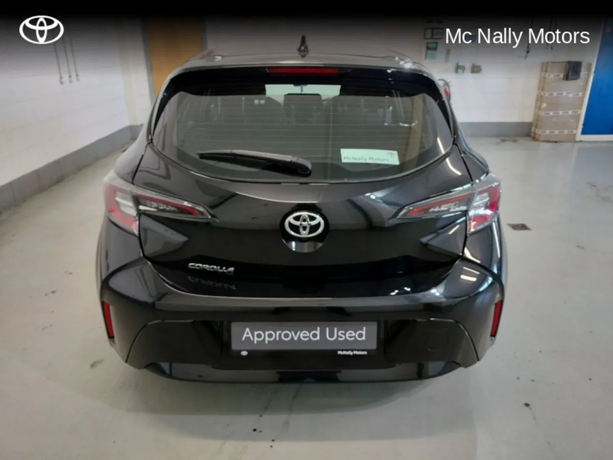 Toyota Corolla 1.2t Luna H/B Petrol Manual Low KMS - Image 4