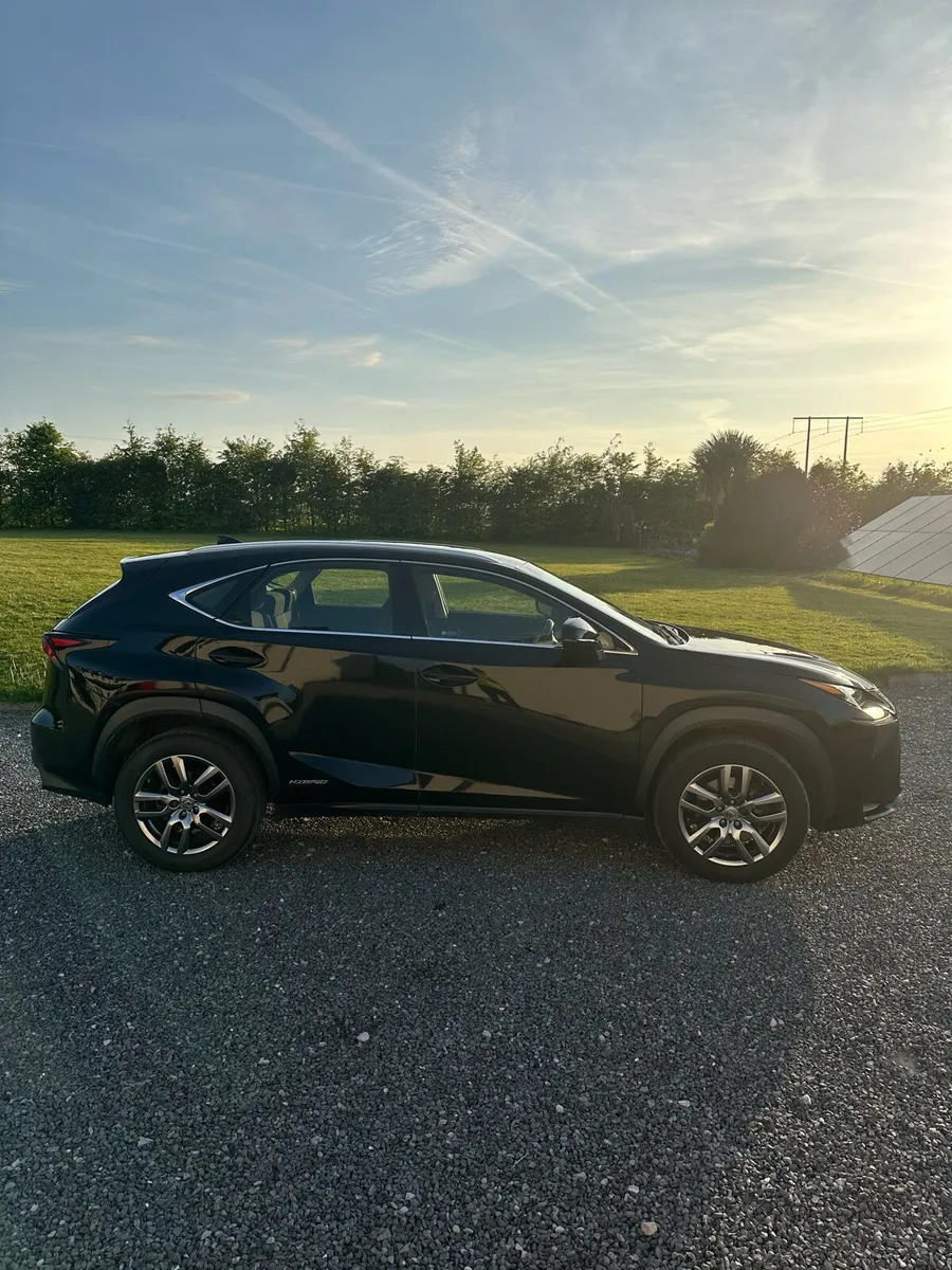 Lexus - Image 3