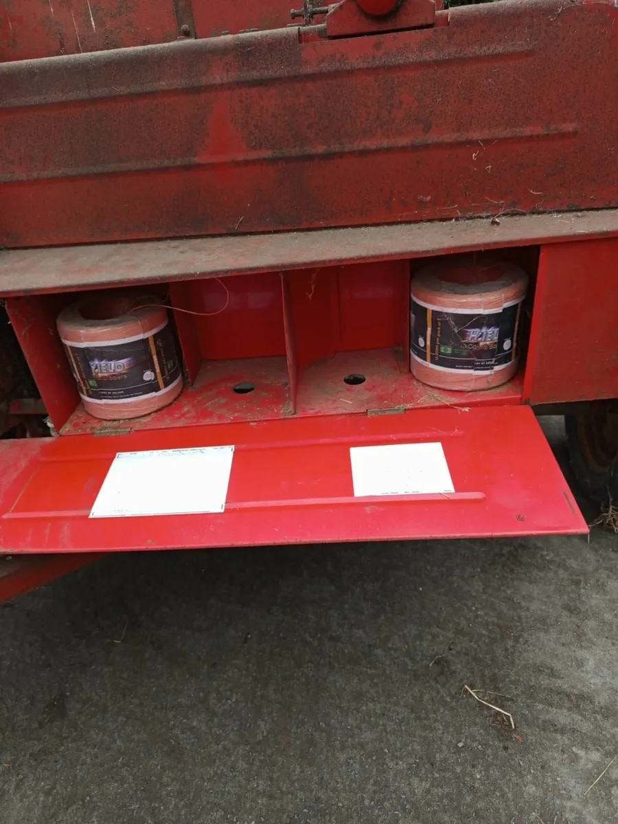 Square baler - Image 1