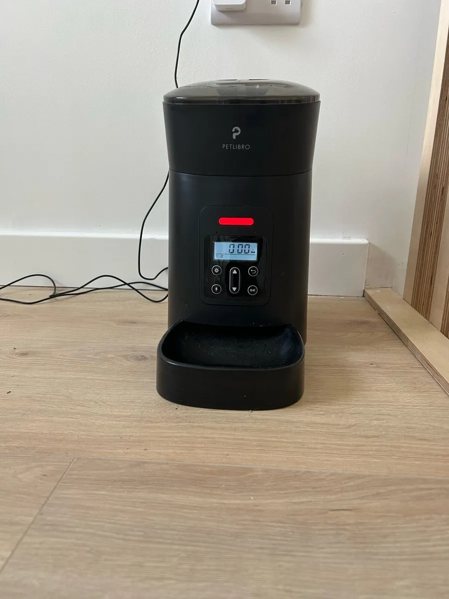 Automatic pet feeder - Image 1