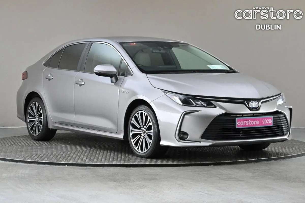 Toyota Corolla 1.8 Hybrid Luna Sport  2tone Inter - Image 1