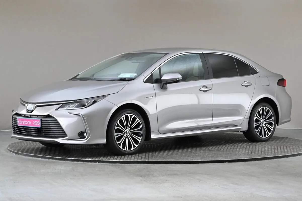 Toyota Corolla 1.8 Hybrid Luna Sport  2tone Inter - Image 4