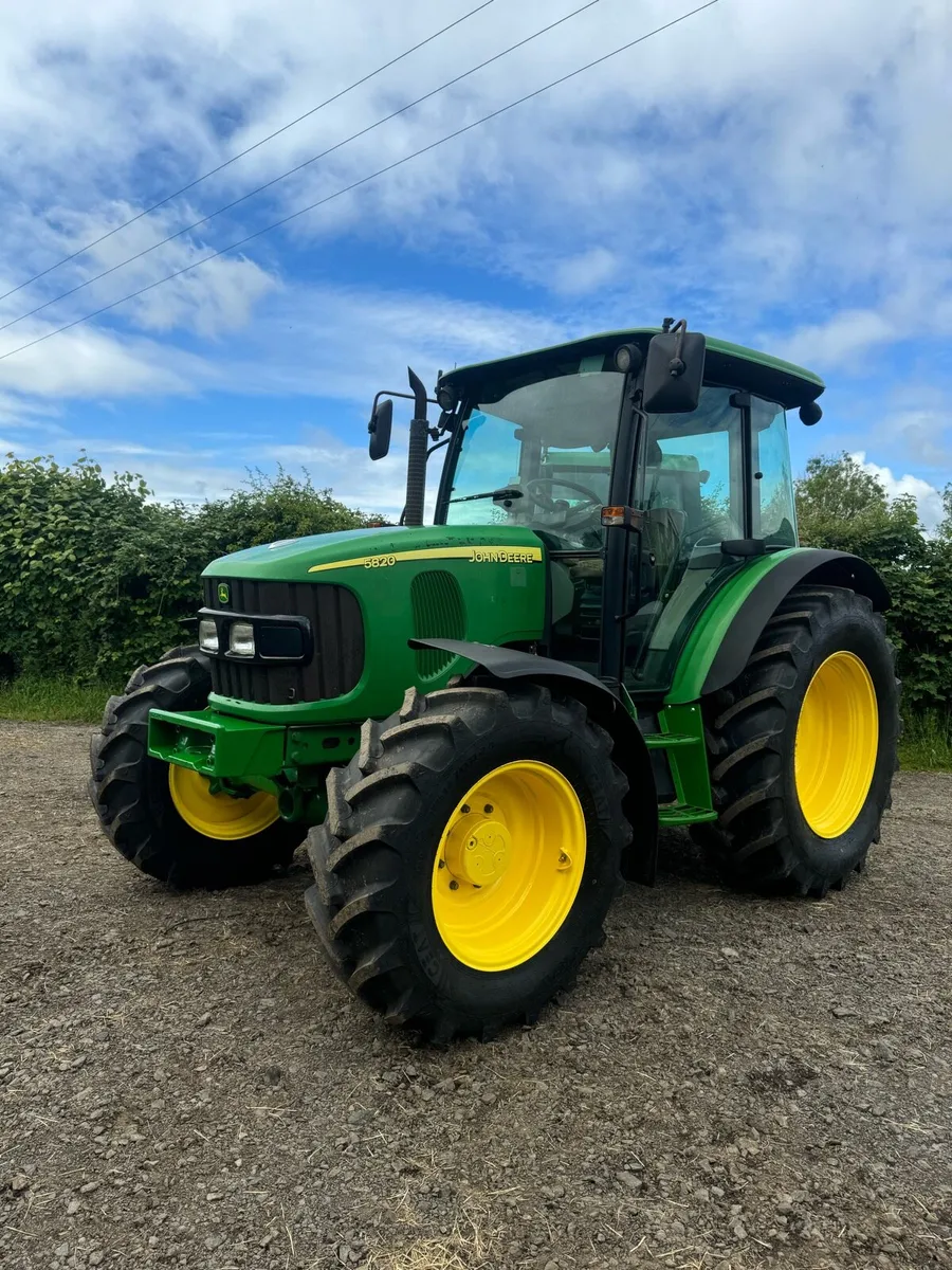 John Deere 5820 - Image 1
