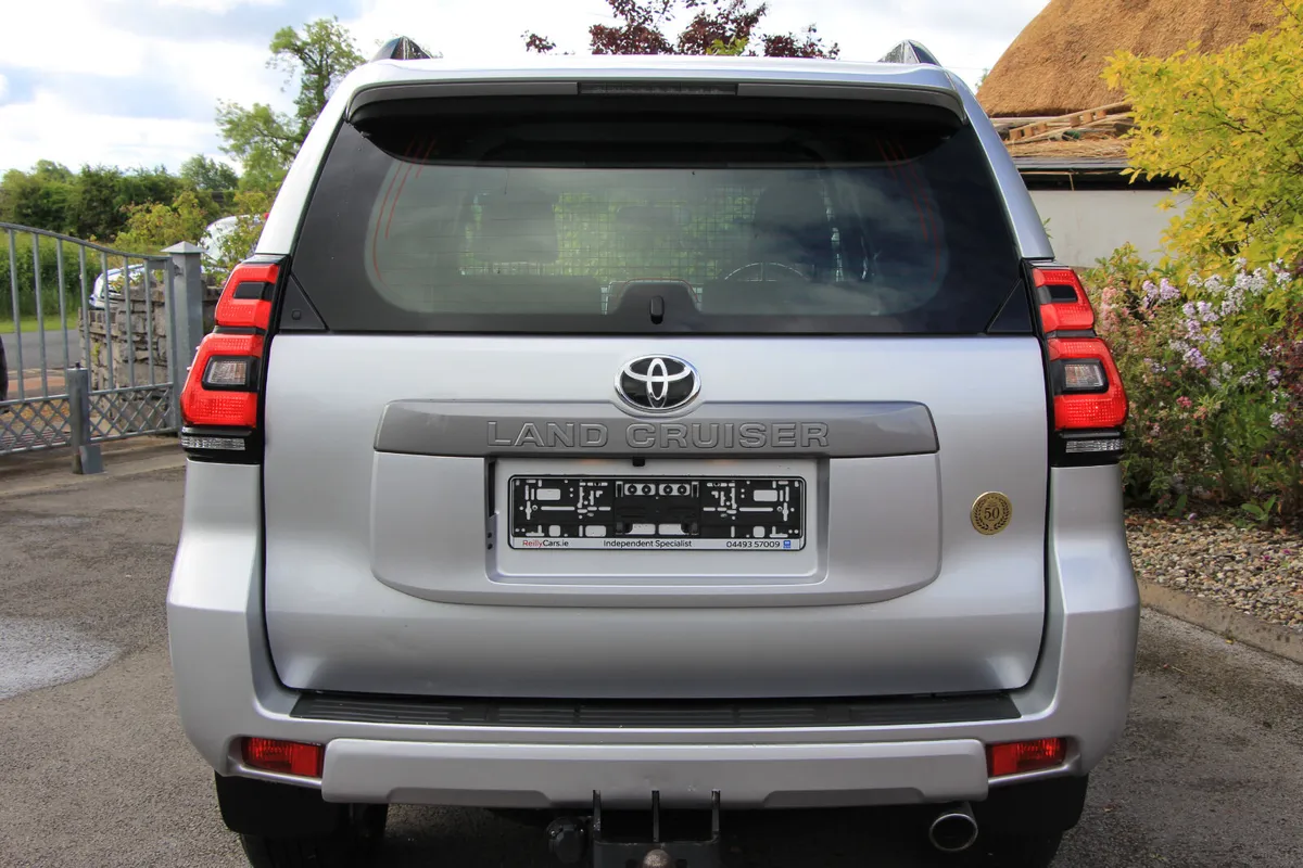 Landcruiser 2.8 Auto * Low kms 2 seat commercial - Image 4