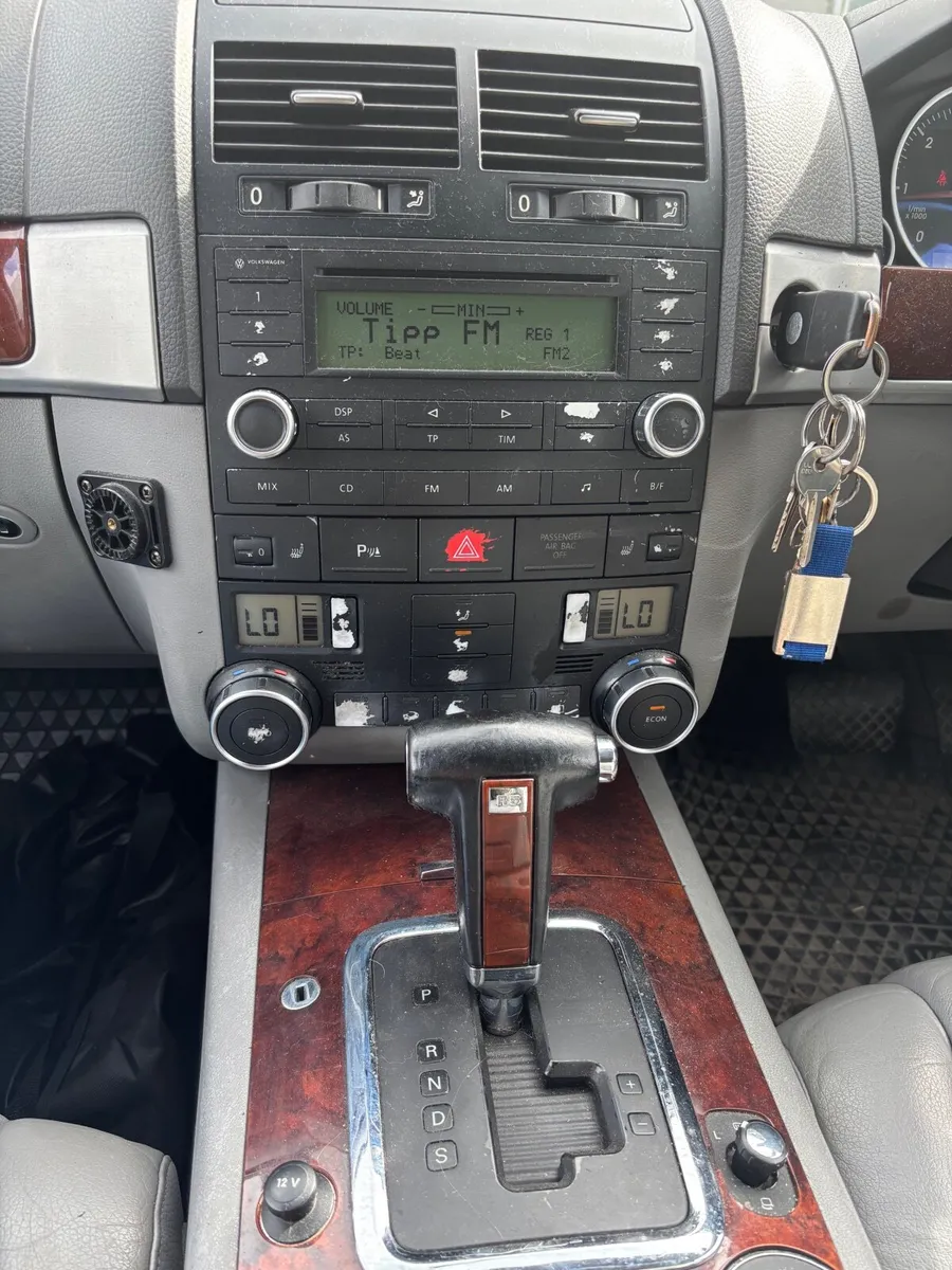 Volkswagen Touareg auto 2.5L - Image 3