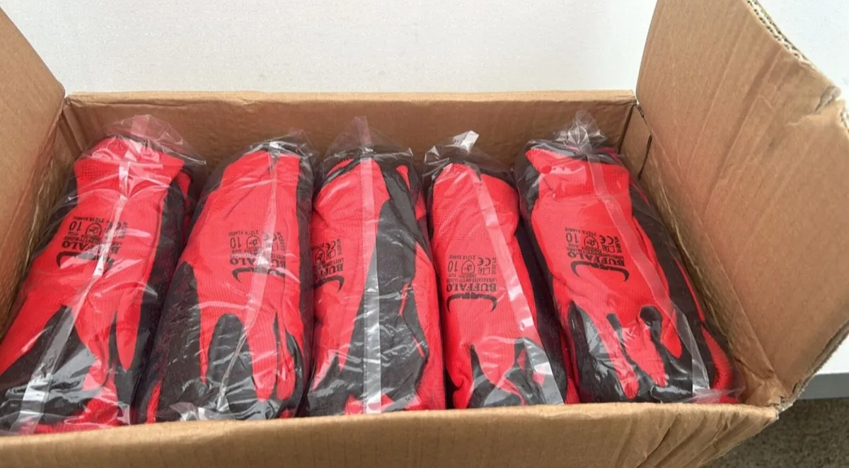 Buffalo latex gloves 110 pairs €100 size 9 10 - Image 3