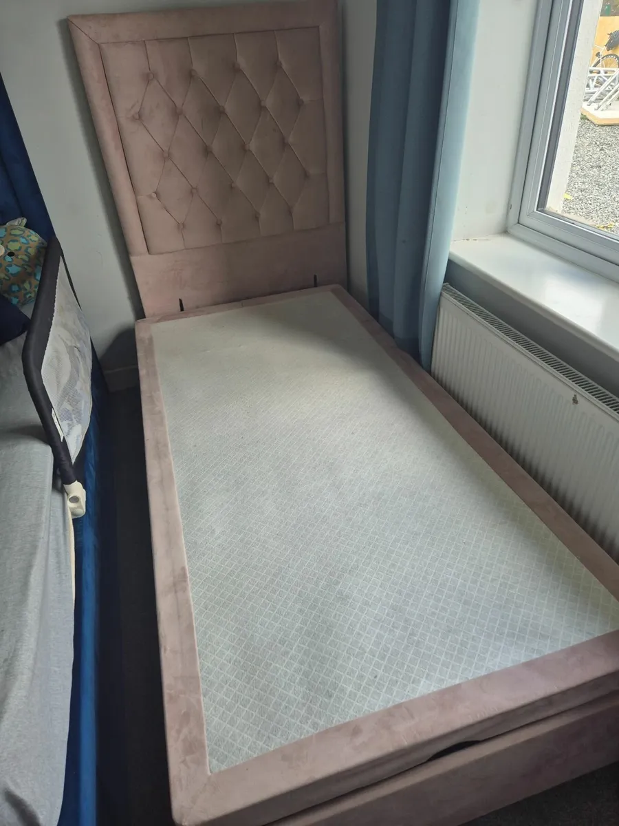 Single bed - Image 1