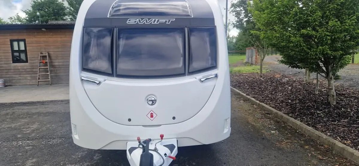 Swift Vouge 580 Island Bed Caravan - Image 2
