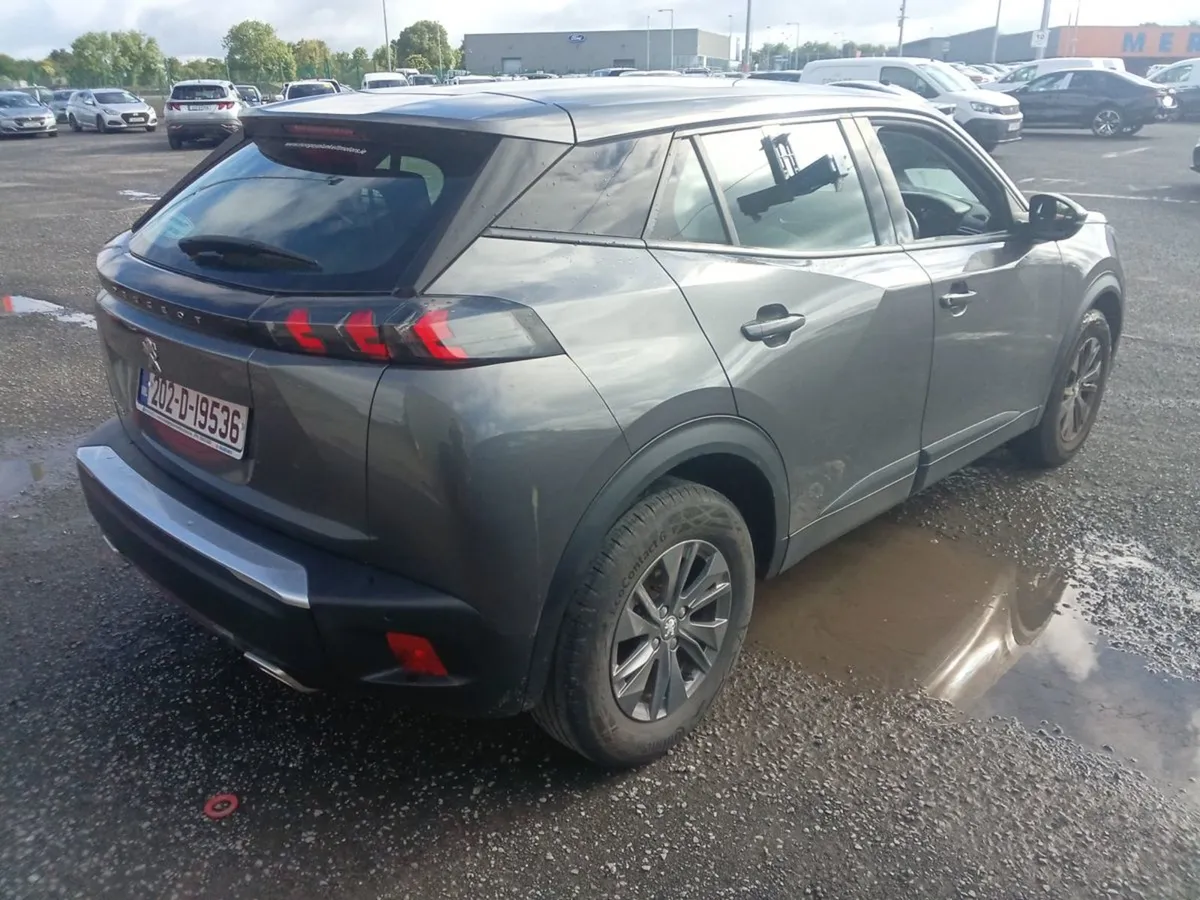 Peugeot 2008 Active 1.2 130 Auto - Image 4