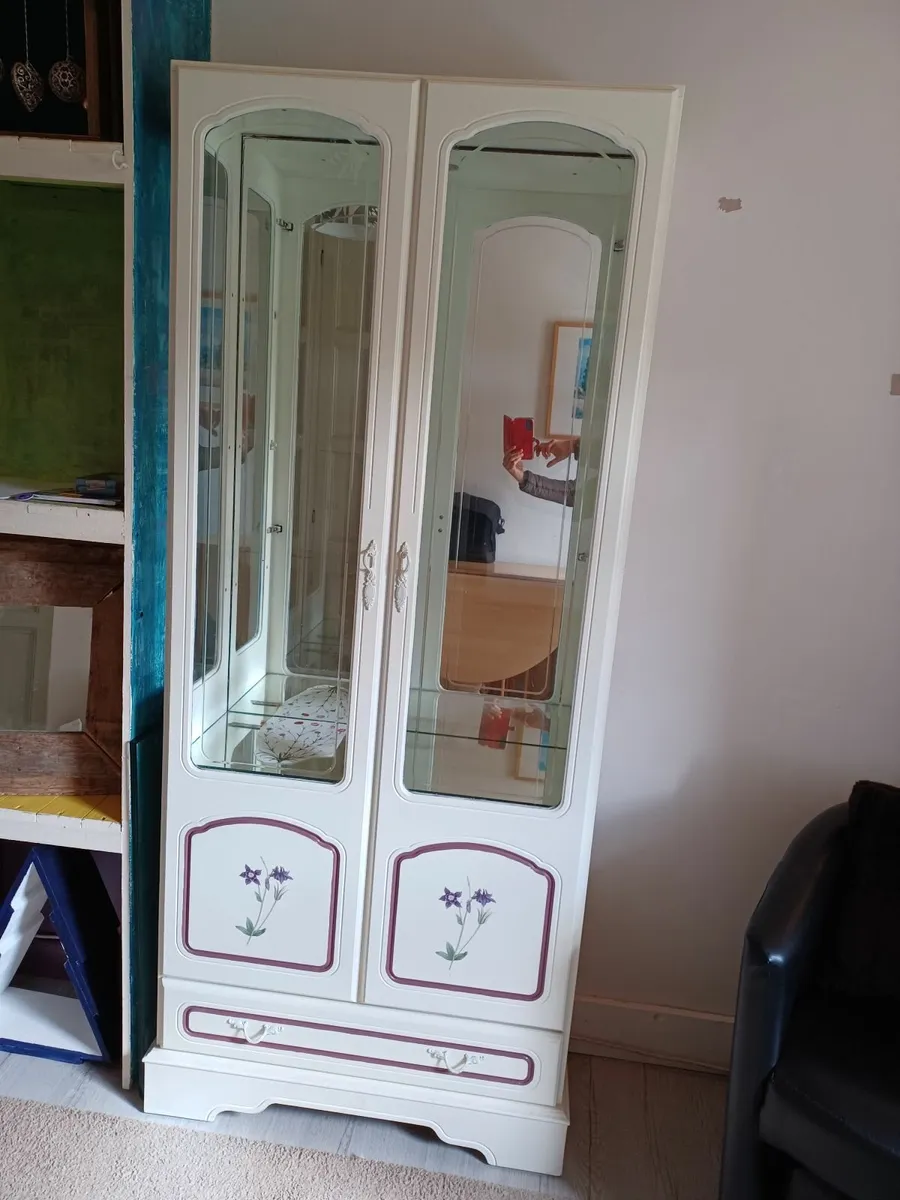 Display cabinet / Dresser