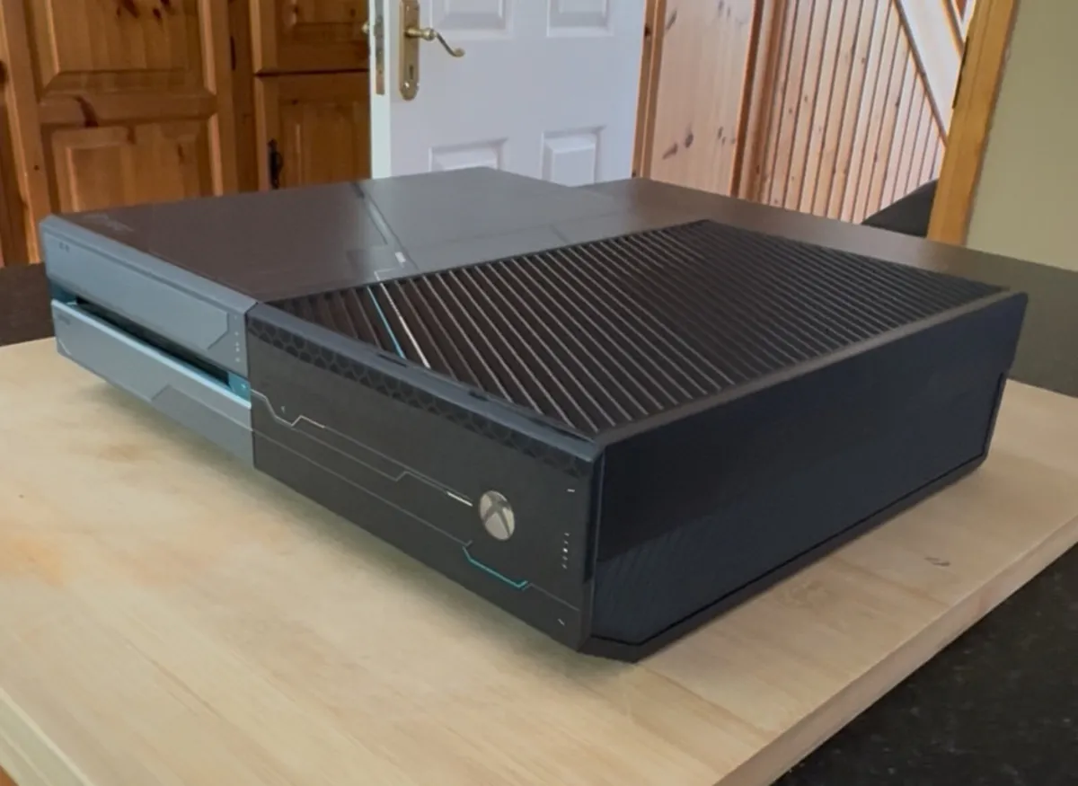 Boxed Xbox one, Halo 5 limited edition - Image 2