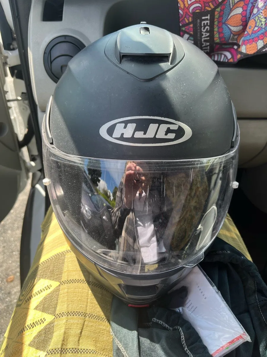 Women’s motorbike gear and motorbike helmet - Image 1