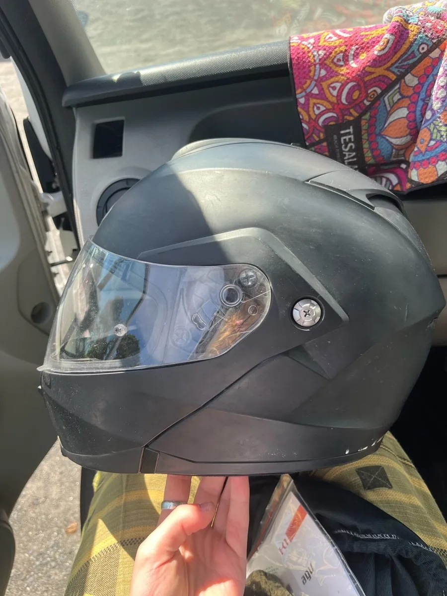 Women’s motorbike gear and motorbike helmet - Image 2