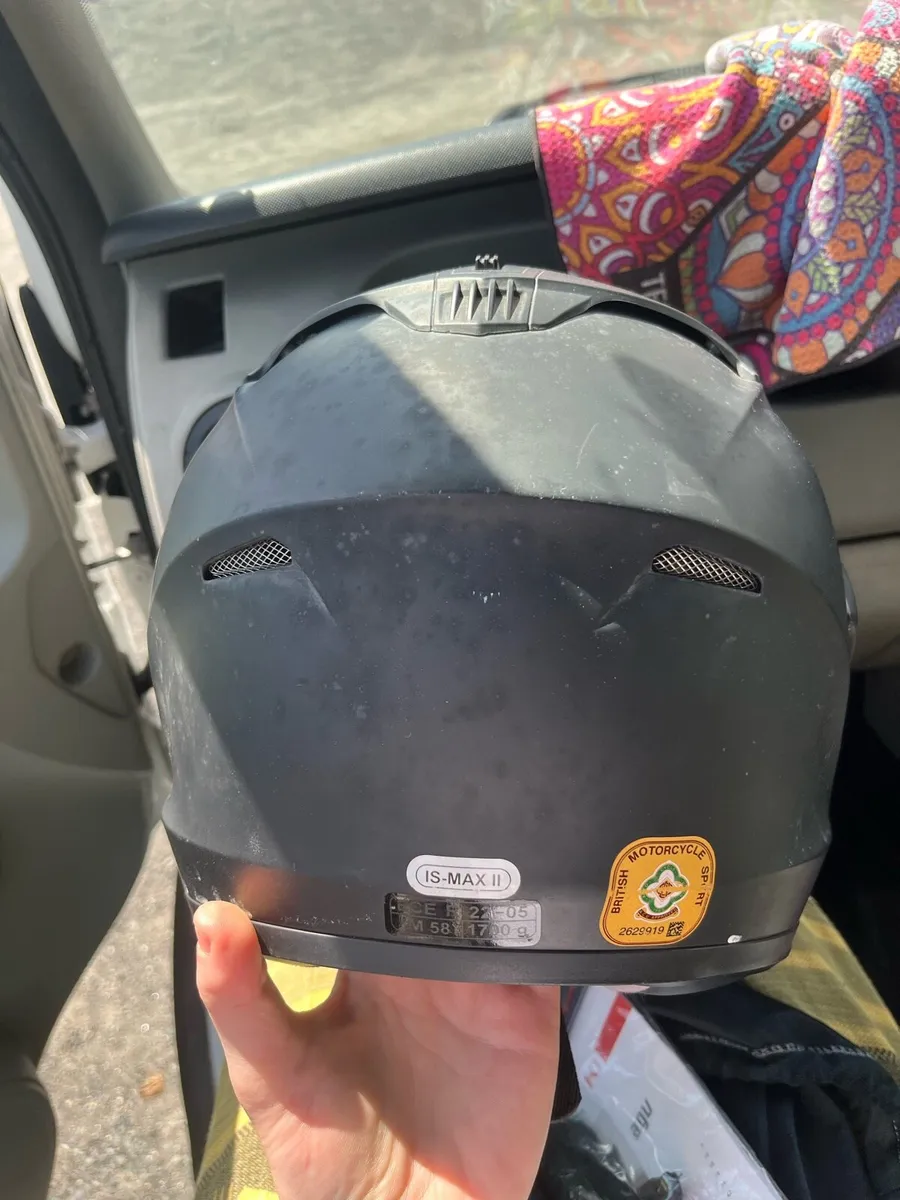 Women’s motorbike gear and motorbike helmet - Image 3