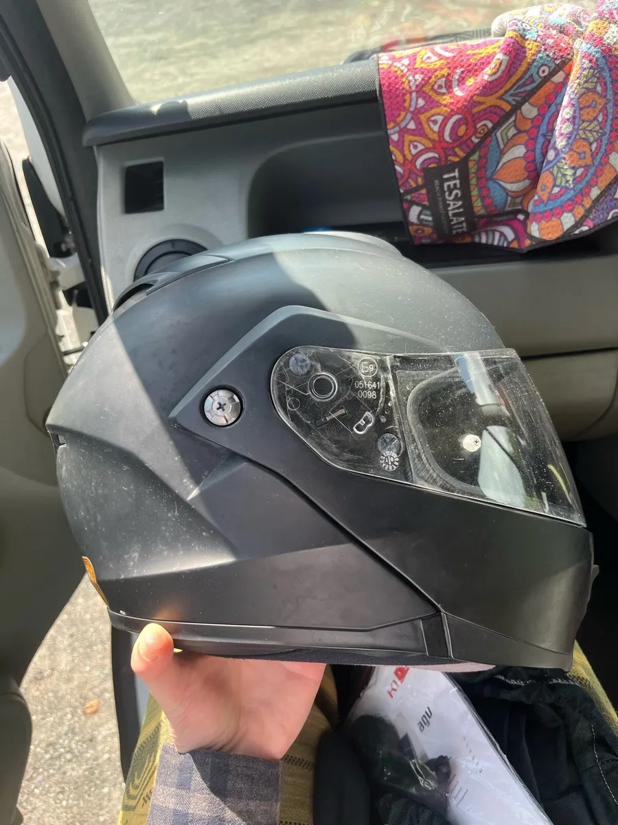 Women’s motorbike gear and motorbike helmet - Image 4