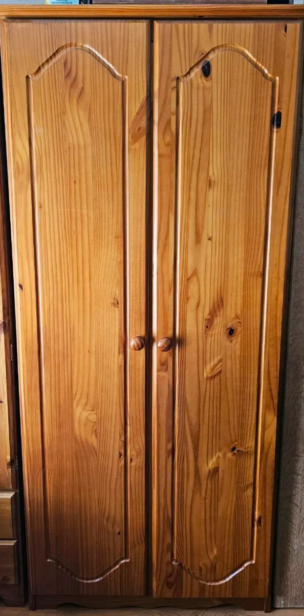 2 door wardrobe - Image 1