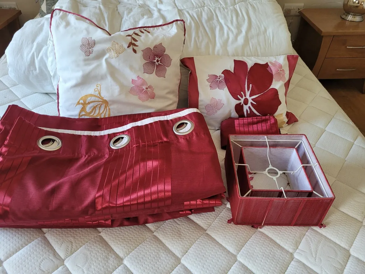 Curtains/Bedroom Bundle - Image 1