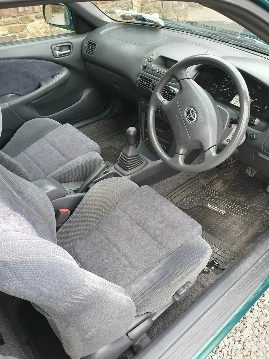 Toyota Corolla 2000 - Image 1
