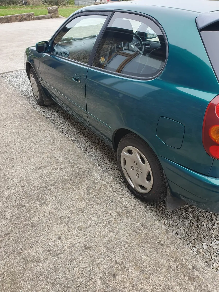 Toyota Corolla 2000 - Image 2