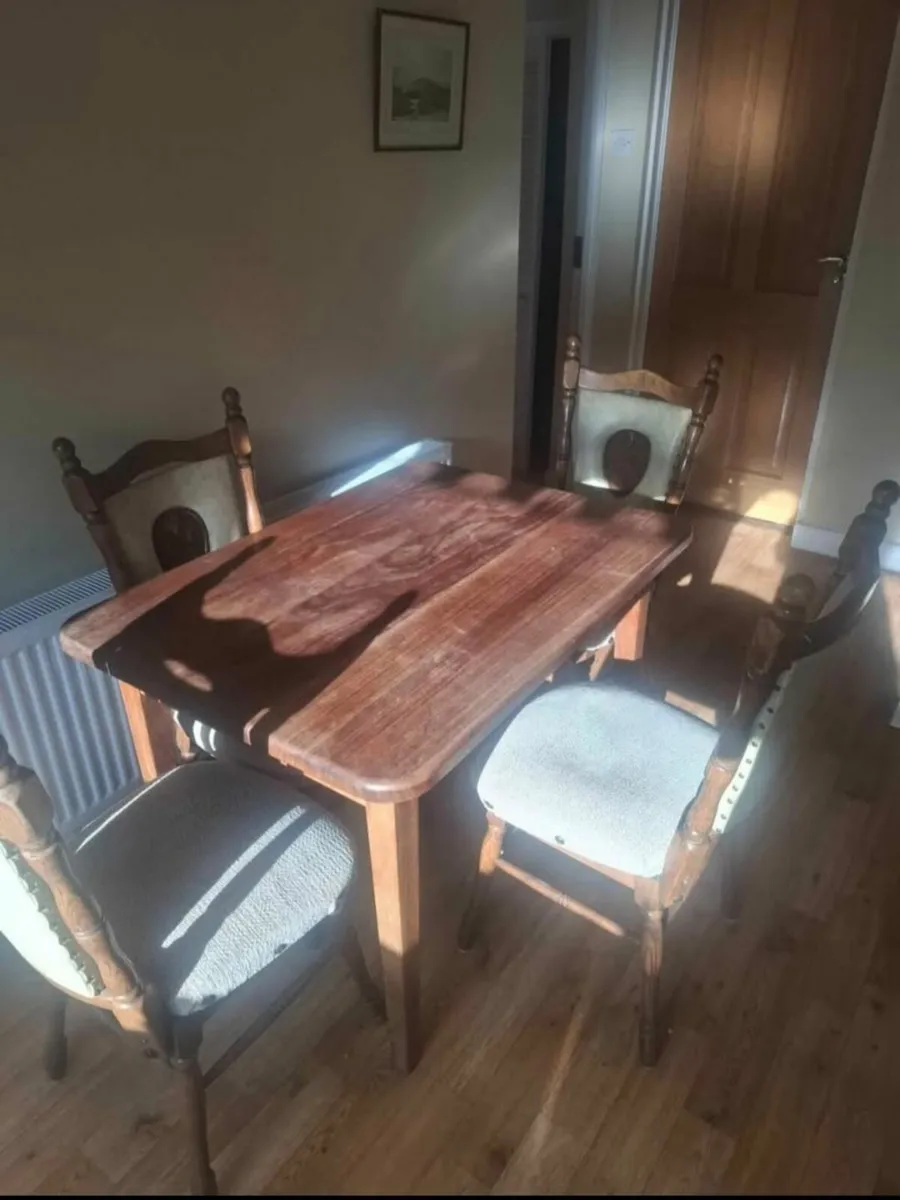 Dining table and 4 Chairs - Image 1