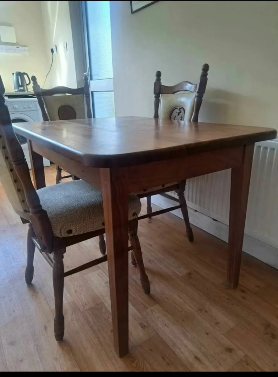 Dining table and 4 Chairs - Image 2