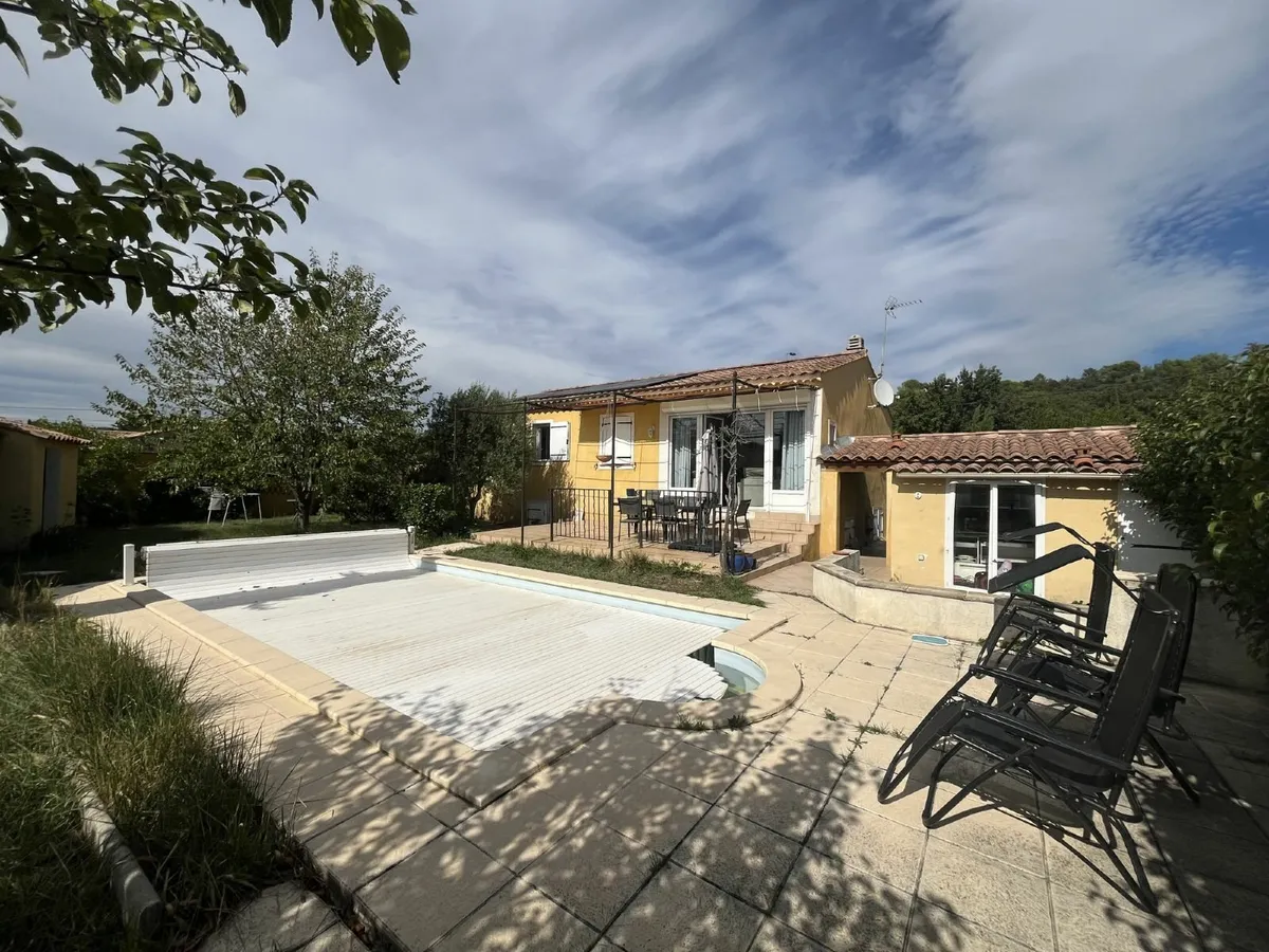 Charming villa for sale in the heart of Provence - Image 1
