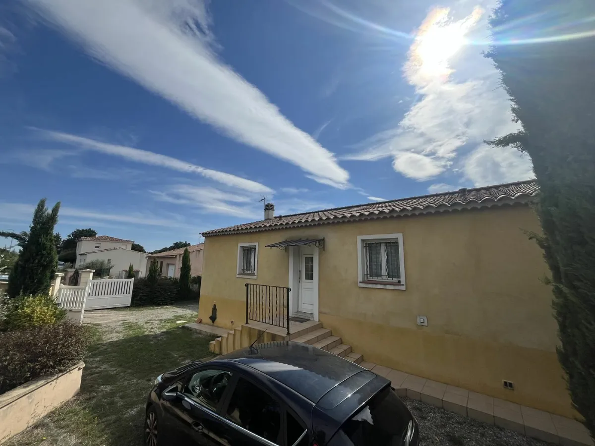 Charming villa for sale in the heart of Provence - Image 2