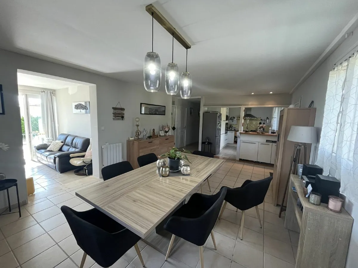 Charming villa for sale in the heart of Provence - Image 3