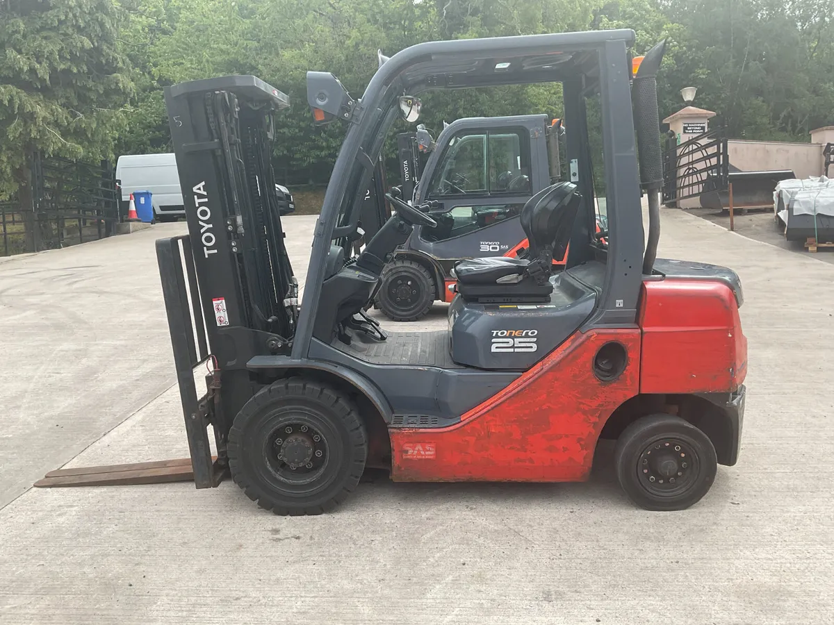 Toyota Forklift 02-FDF25 - Image 1