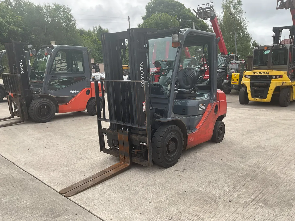 Toyota Forklift 02-FDF25 - Image 2