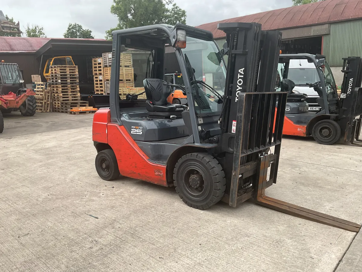 Toyota Forklift 02-FDF25 - Image 4